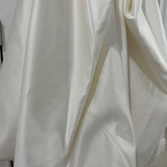 Wedding Dress by ENZOANI - Picture 11 of 16